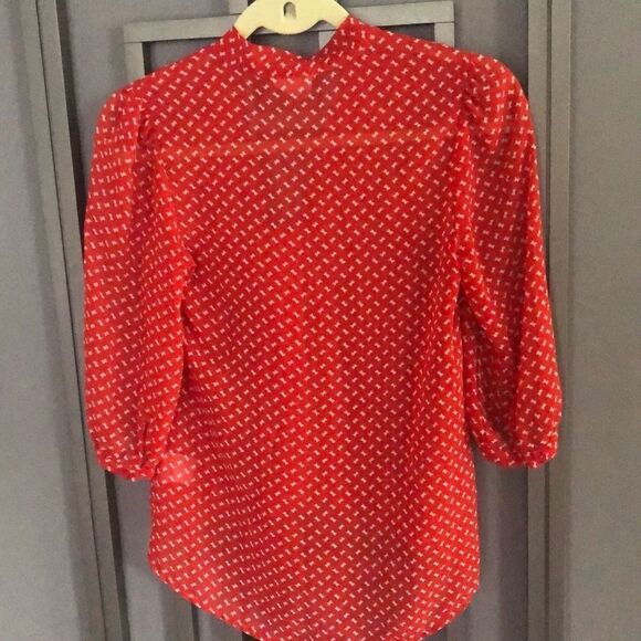 Pins & Needles Anthropology, cute red chiffon top with Tie detail Bow pattern si - Picture 3 of 5